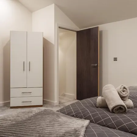 Modern And Cozy Two-Bed Apartment In Bradford Exterior photo
